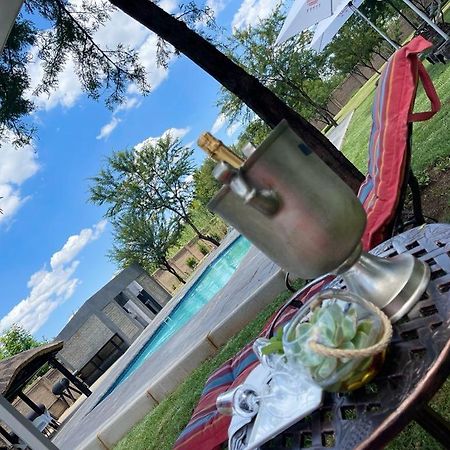 Tshiberry Bed & Breakfast Phokeng Екстер'єр фото